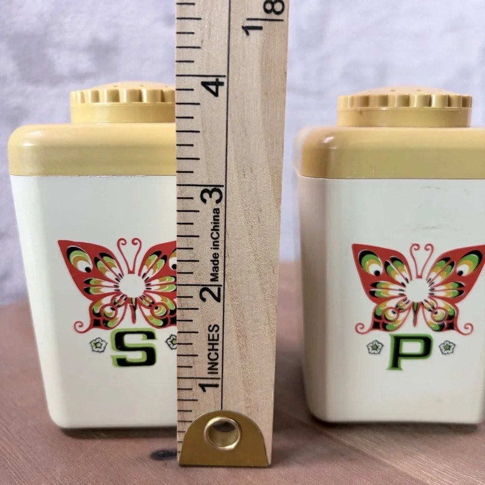Vintage Butterfly S P Shakers Retro Plastic‎ Kitchen Decor 1970s Style